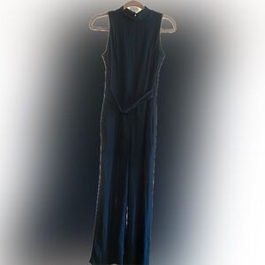 Elegant Emerald Green Sleeveless Jumpsuit